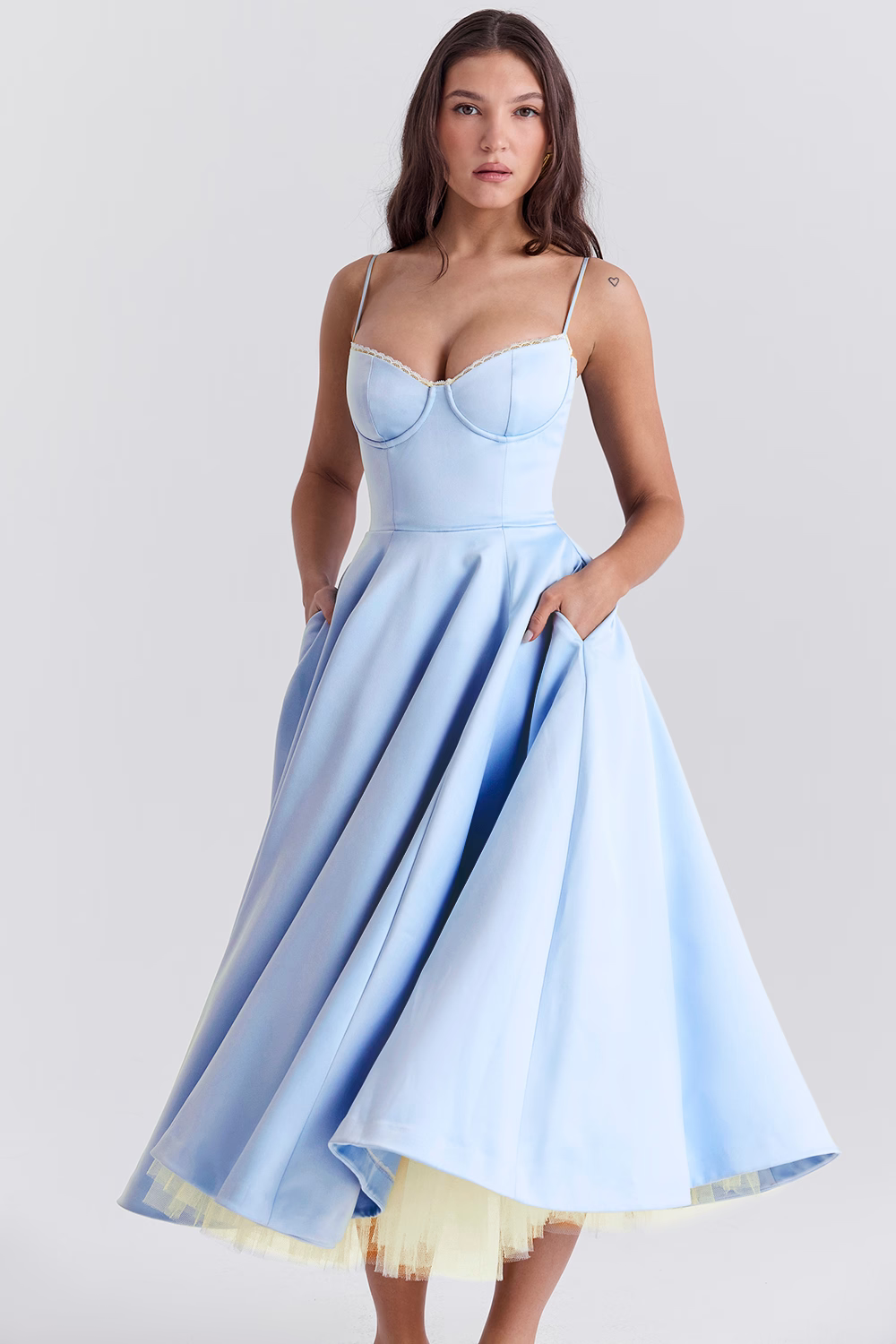 Elegante vestido de fiesta midi para mujer para ceremonias y eventos especiales