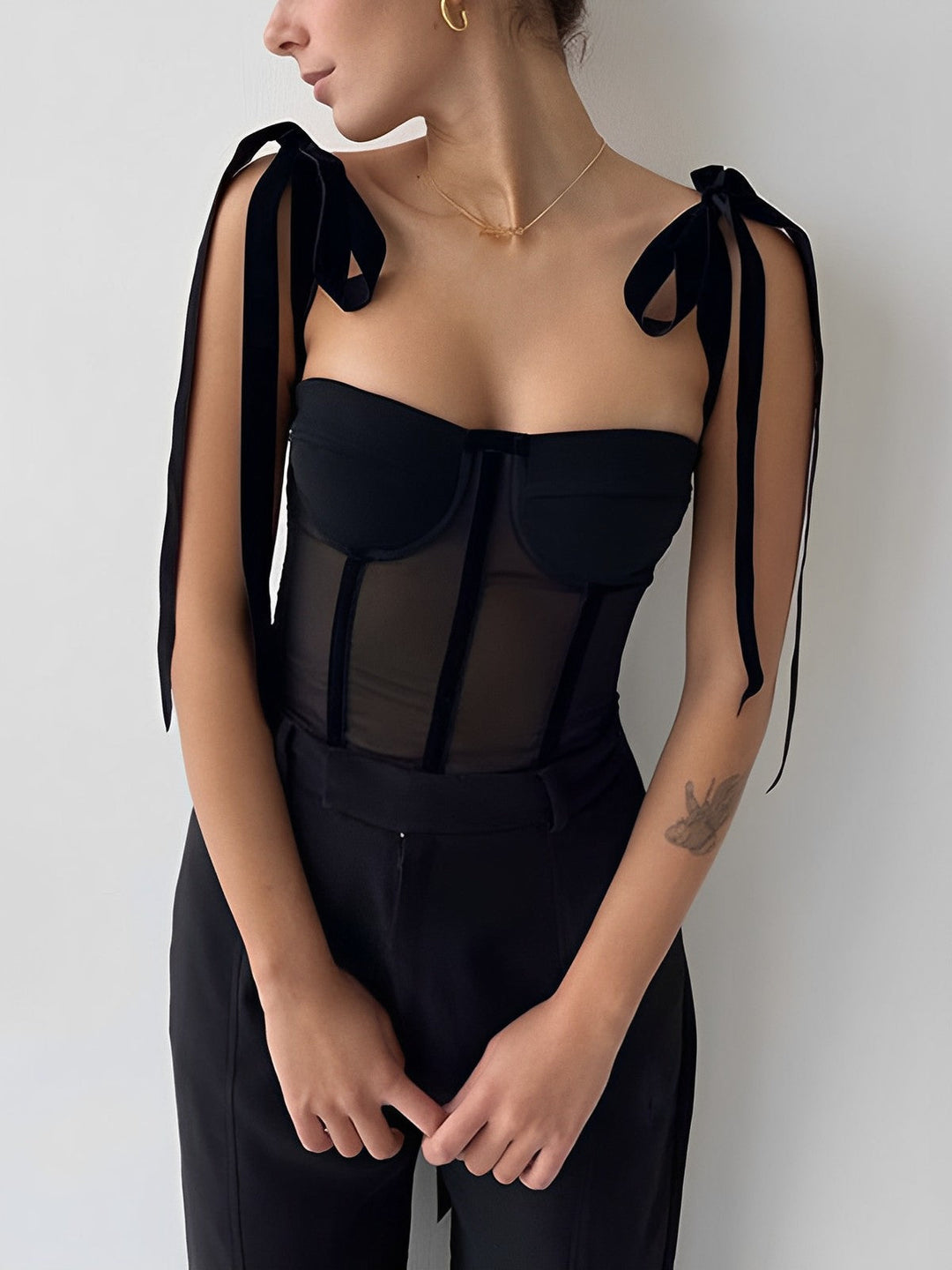 Top corsé de red negra para mujer