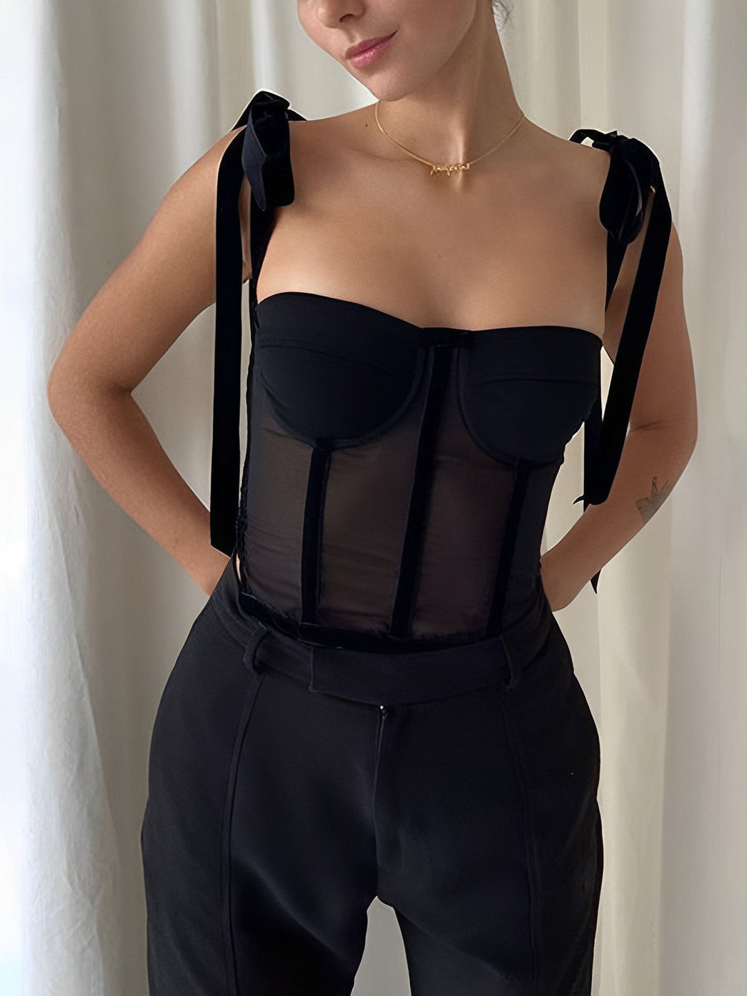 Top corsé de red negra para mujer