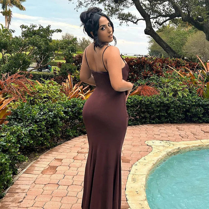 Vestido largo ajustado mujer elegante con tirantes finos