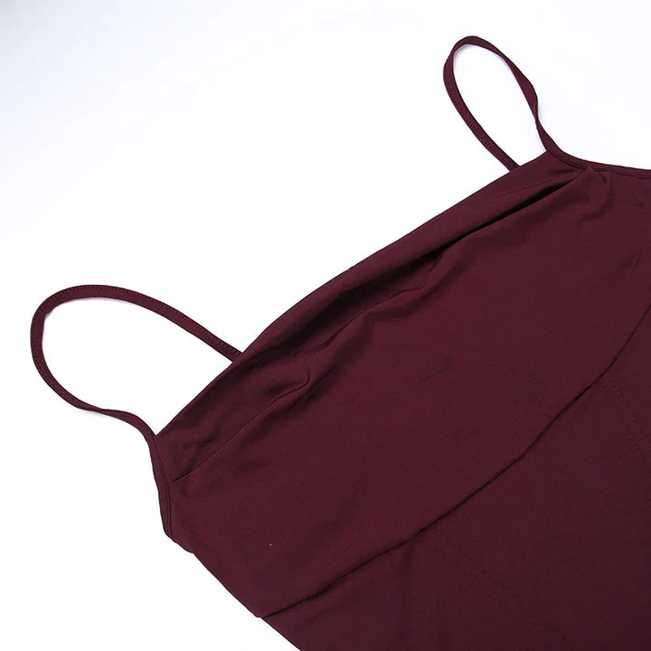 Vestido largo ajustado mujer elegante con tirantes finos