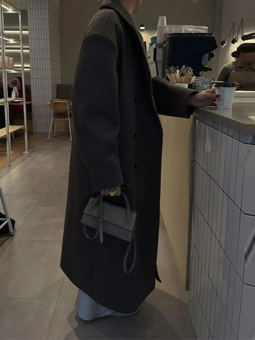 Cappotto Lngo Oversize da Donna con Scollo a V e Chiusura con Bottoni 4