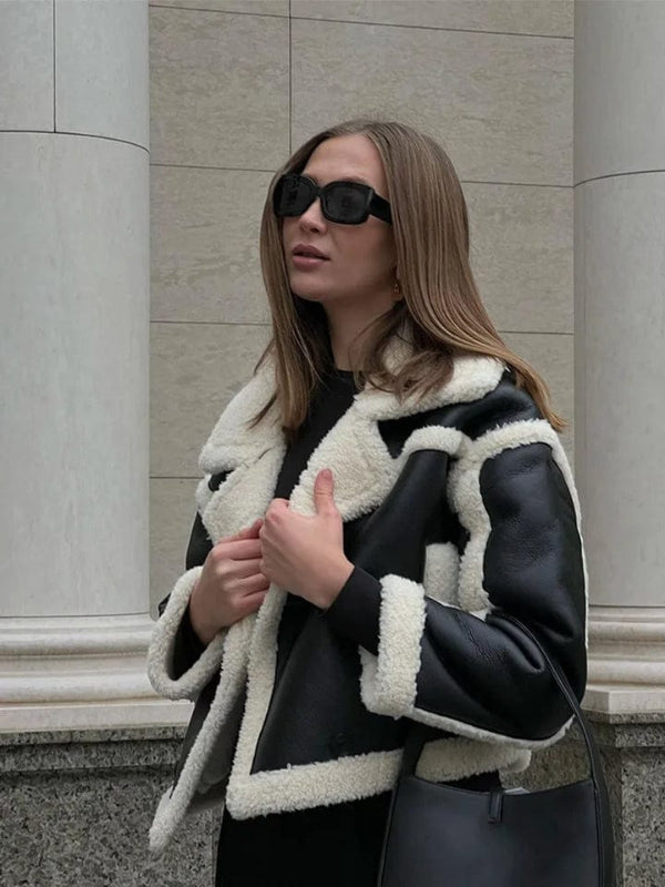 Cappotto Nero Donna Oversize con Design Chic e Versatile per Inverno 2