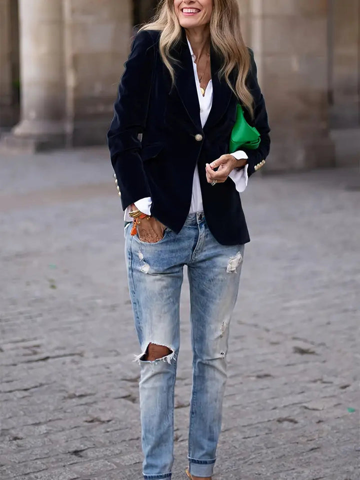 Elegante Blazer da Donna con Bottoni Dorati e Revers Affilati 5
