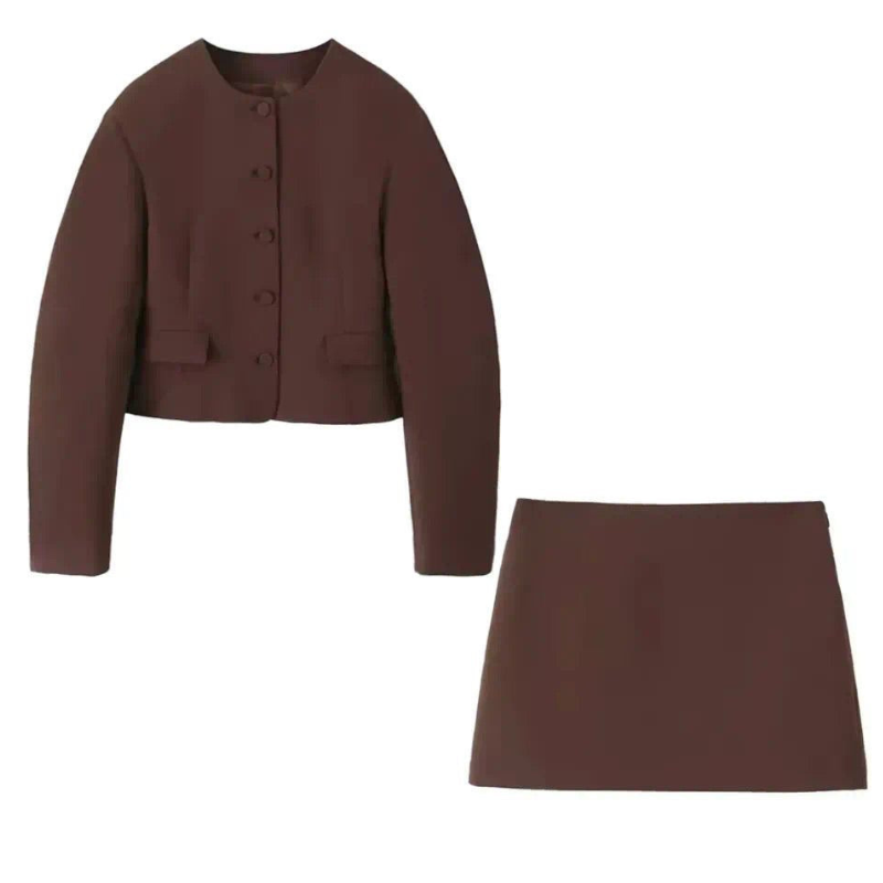Elegante Completo Chic da Donna in Color Moka Mousse 5