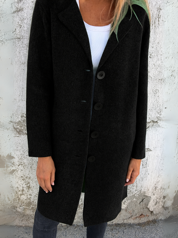 Elegante Damenjacke mit Knöpfen und Taschen