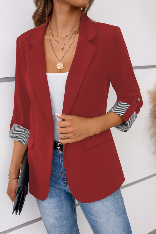 Eleganter Damenblazer mit 3/4-Ärmeln und raffinierter Passform, perfekt für formelle und legere Anlässe.