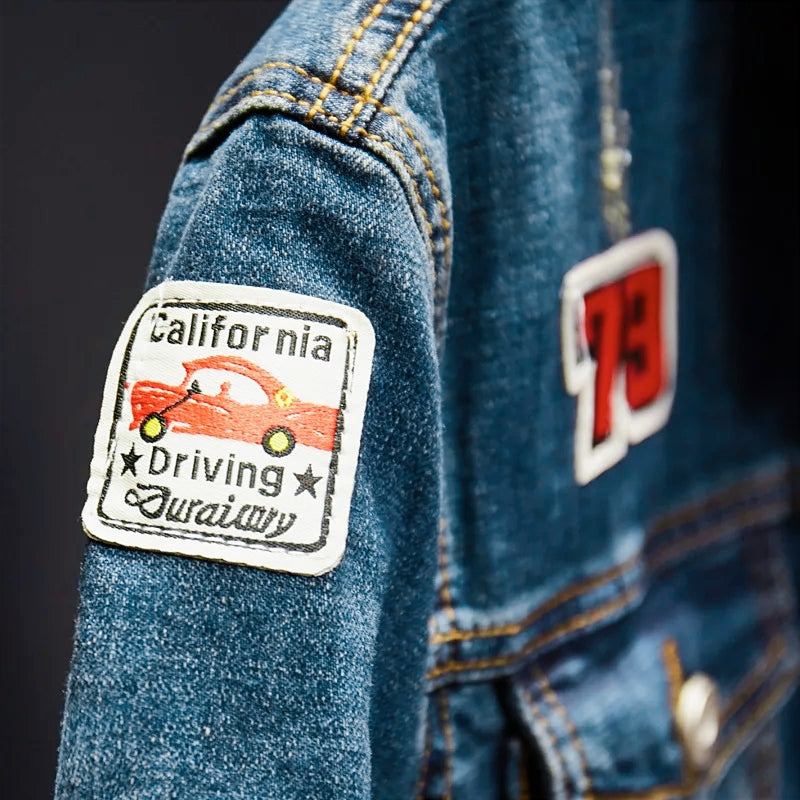 Elegante Herrenjacke aus klassischem blauen Denim