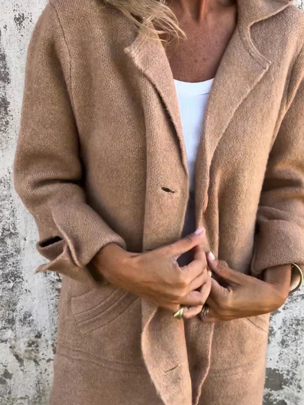 Elegante Damenjacke mit Knöpfen und Taschen