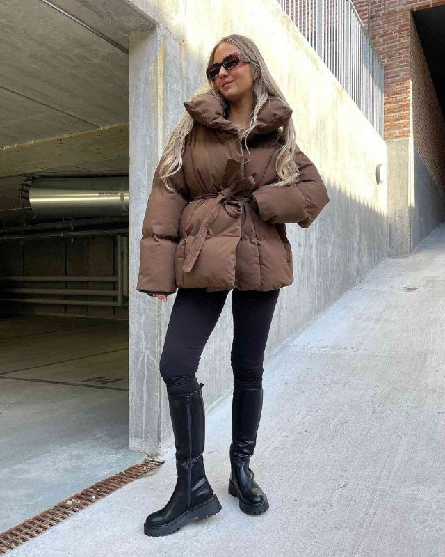 Giacca Invernale Donna Trapuntata Marrone con Cintura e Colletto Grande - Maniche Lunghe, Calda e Stile Elegante 2