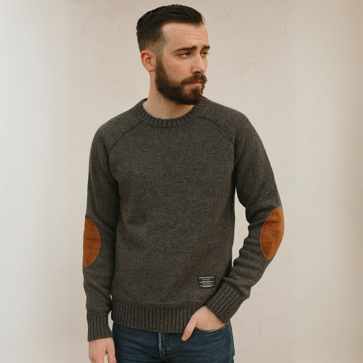 Herrenpullover mit Rundhalsausschnitt und Ellbogenpatches für den Herbst/Winter