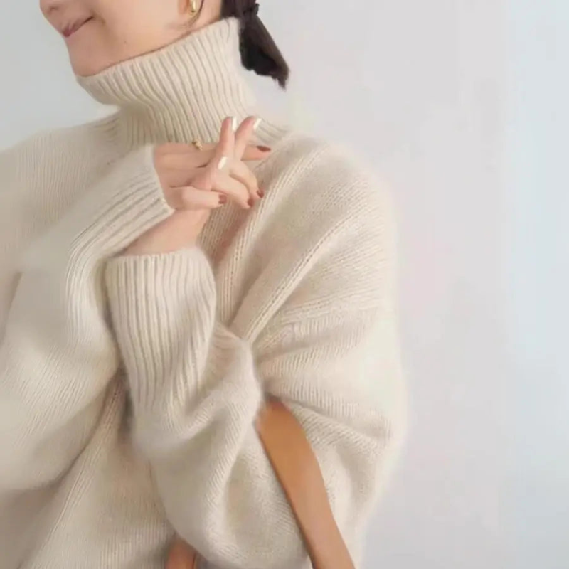 Eleganter Damenpullover aus Wolle mit weitem Schnitt und hohem Kragen