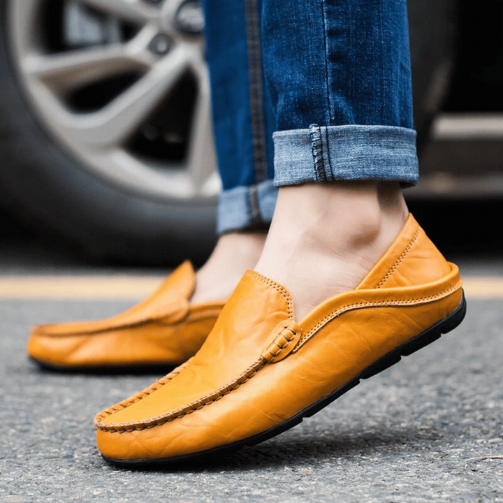 Mocassini Uomo Eleganti in Pelle Mustard Slip-On con Dettagli Cuciti a Mano