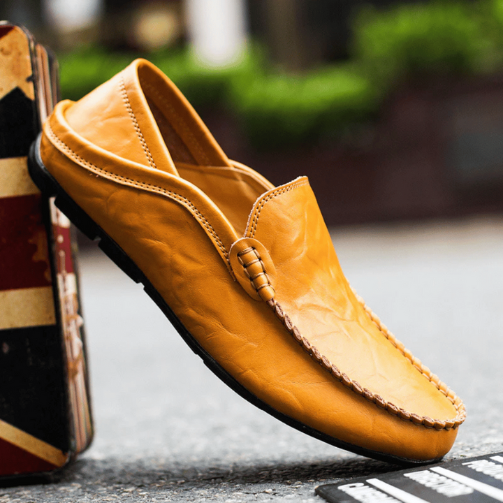 Mocassini Uomo Eleganti in Pelle Mustard Slip-On con Dettagli Cuciti a Mano