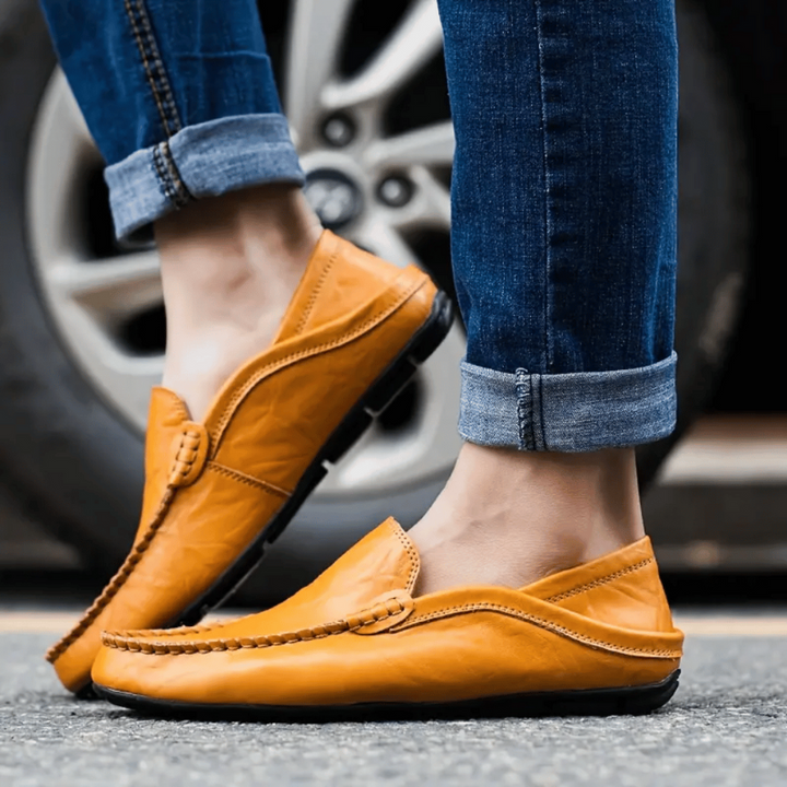 Mocassini Uomo Eleganti in Pelle Mustard Slip-On con Dettagli Cuciti a Mano