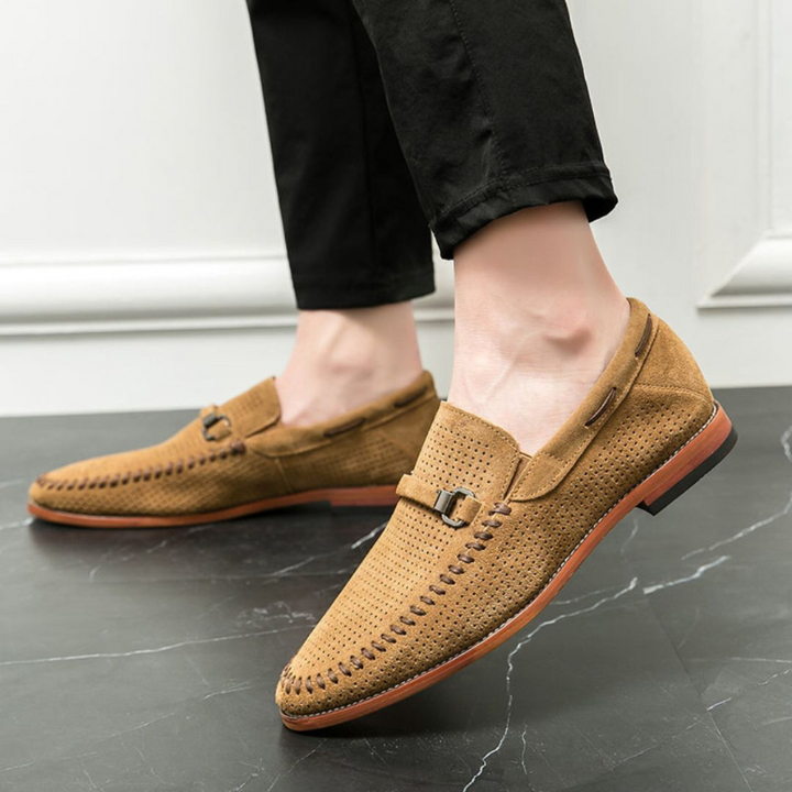 Mocassini Uomo Estivi in Suede con Dettagli Artigianali e Chiusura Elegante