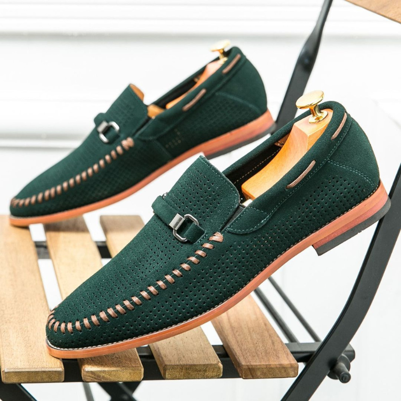 Mocassini Uomo Estivi in Suede con Dettagli Artigianali e Chiusura Elegante