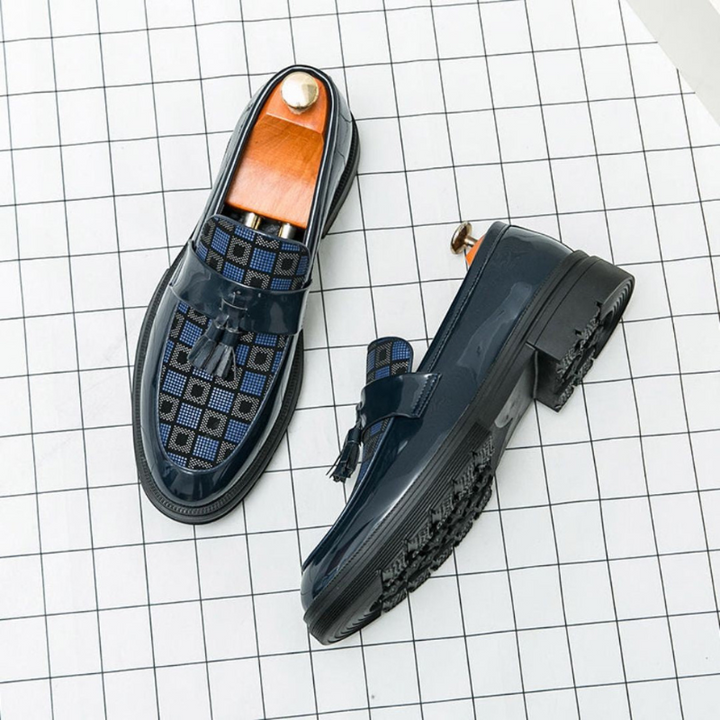 Elegante Mokassins für Herren aus Leder mit Fransen und Gummisohle - Karodesign für formelle und legere Anlässe
