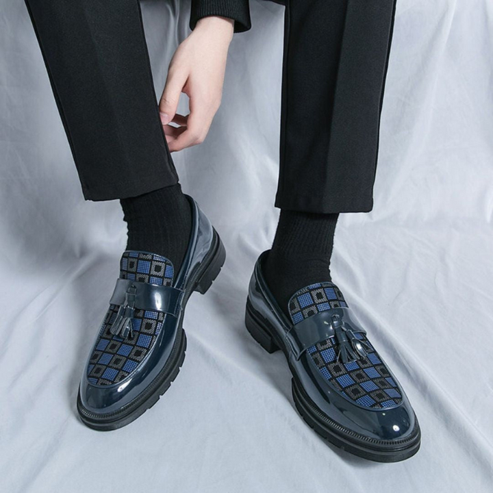 Elegante Mokassins für Herren aus Leder mit Fransen und Gummisohle - Karodesign für formelle und legere Anlässe