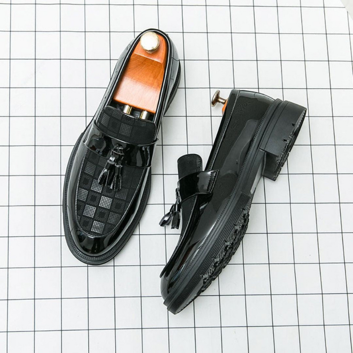 Elegante Mokassins für Herren aus Leder mit Fransen und Gummisohle - Karodesign für formelle und legere Anlässe