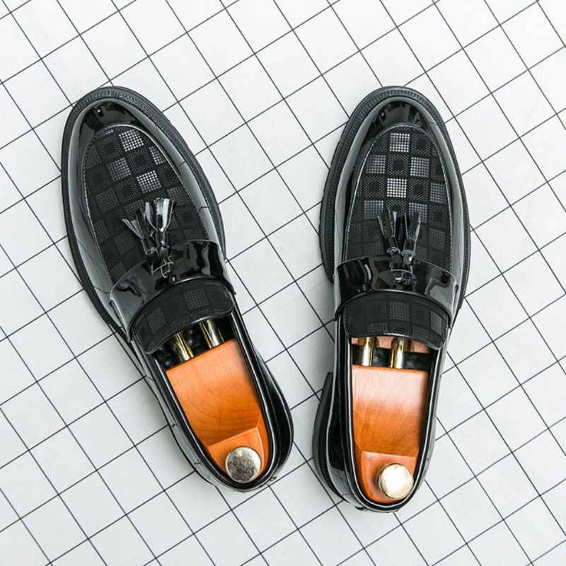 Elegante Mokassins für Herren aus Leder mit Fransen und Gummisohle - Karodesign für formelle und legere Anlässe