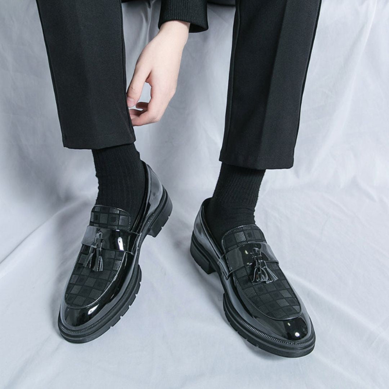 Elegante Mokassins für Herren aus Leder mit Fransen und Gummisohle - Karodesign für formelle und legere Anlässe