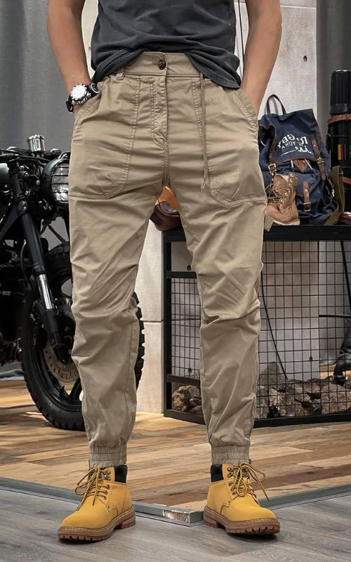 Herren Cargo-Hosen mit elastischem Bund und seitlichen Taschen, weit geschnitten, lässig