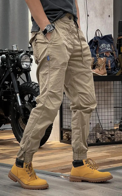 Herren Cargo-Hosen mit elastischem Bund und seitlichen Taschen, weit geschnitten, lässig