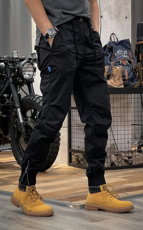 Herren Cargo-Hosen mit elastischem Bund und seitlichen Taschen, weit geschnitten, lässig