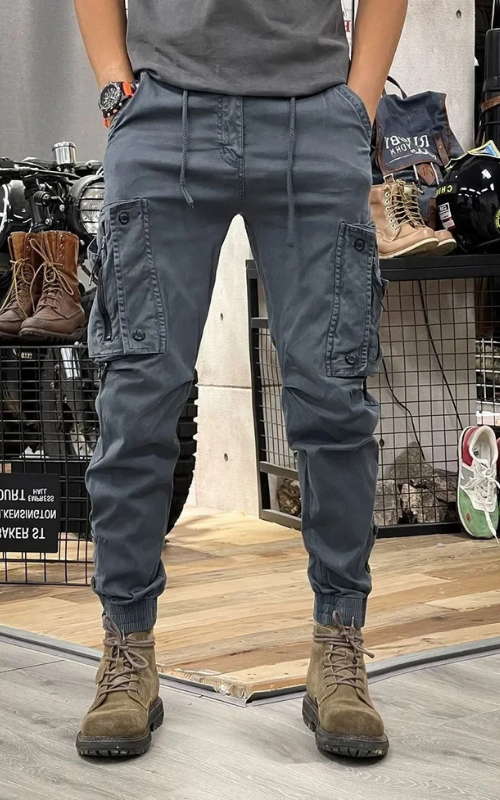 Herren Cargo-Hosen mit elastischem Bund und seitlichen Taschen, weit geschnitten, lässig