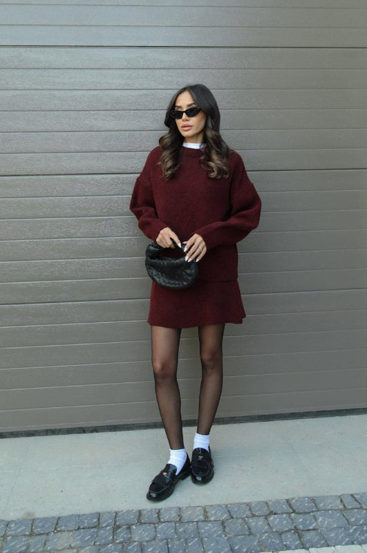 Set in Due Pezzi per Donne: Maglione Oversize e Gonna Aderente Chic per l'Autunno 1