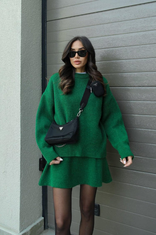 Set in Due Pezzi per Donne: Maglione Oversize e Gonna Aderente Chic per l'Autunno 10