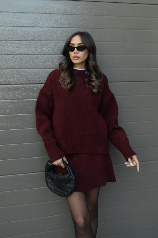 Set in Due Pezzi per Donne: Maglione Oversize e Gonna Aderente Chic per l'Autunno 2