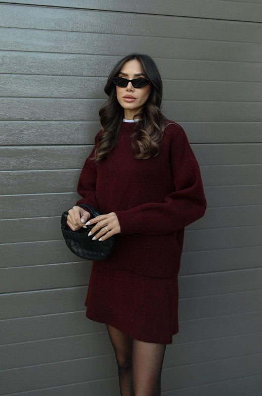 Set in Due Pezzi per Donne: Maglione Oversize e Gonna Aderente Chic per l'Autunno 3