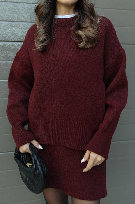 Set in Due Pezzi per Donne: Maglione Oversize e Gonna Aderente Chic per l'Autunno 4
