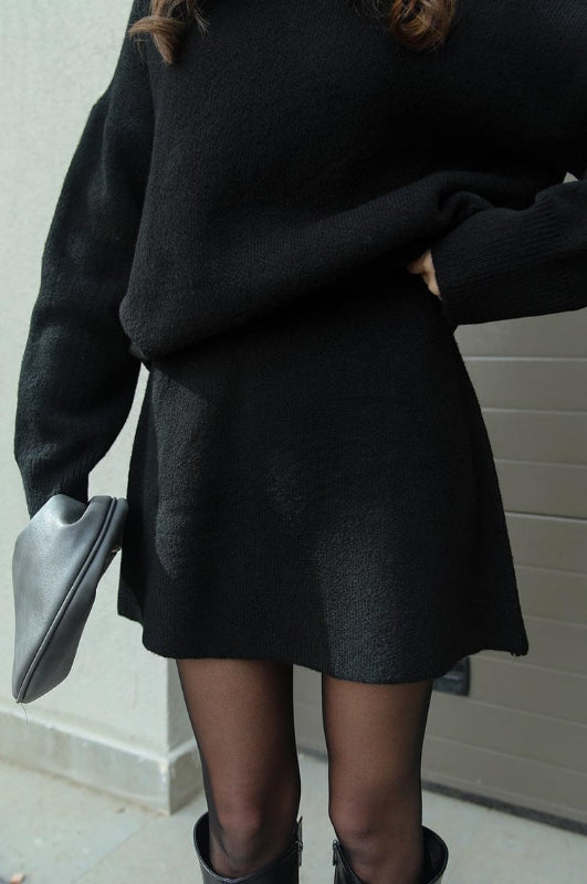 Set in Due Pezzi per Donne: Maglione Oversize e Gonna Aderente Chic per l'Autunno 7