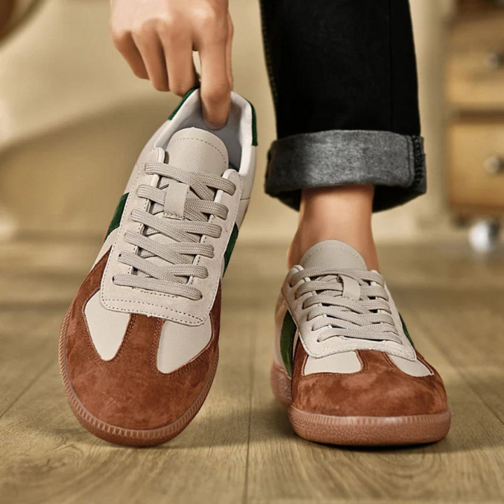 Sneakers Basse Classiche da Uomo con Lacci - Design e Stile Versatili