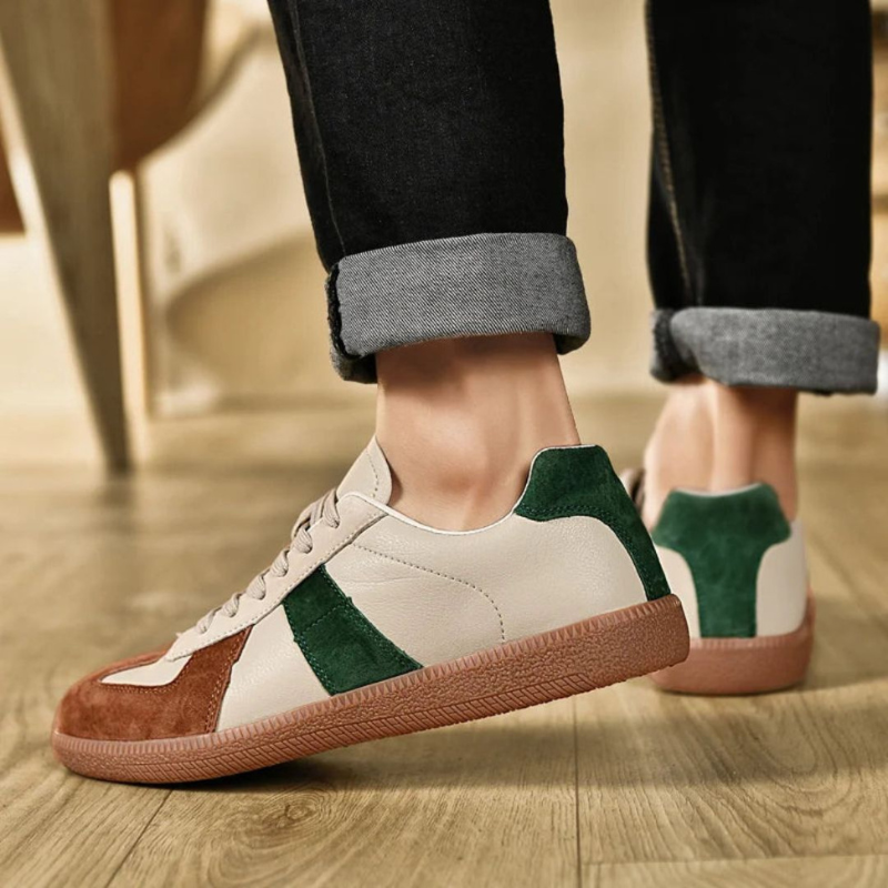 Sneakers Basse Classiche da Uomo con Lacci - Design e Stile Versatili